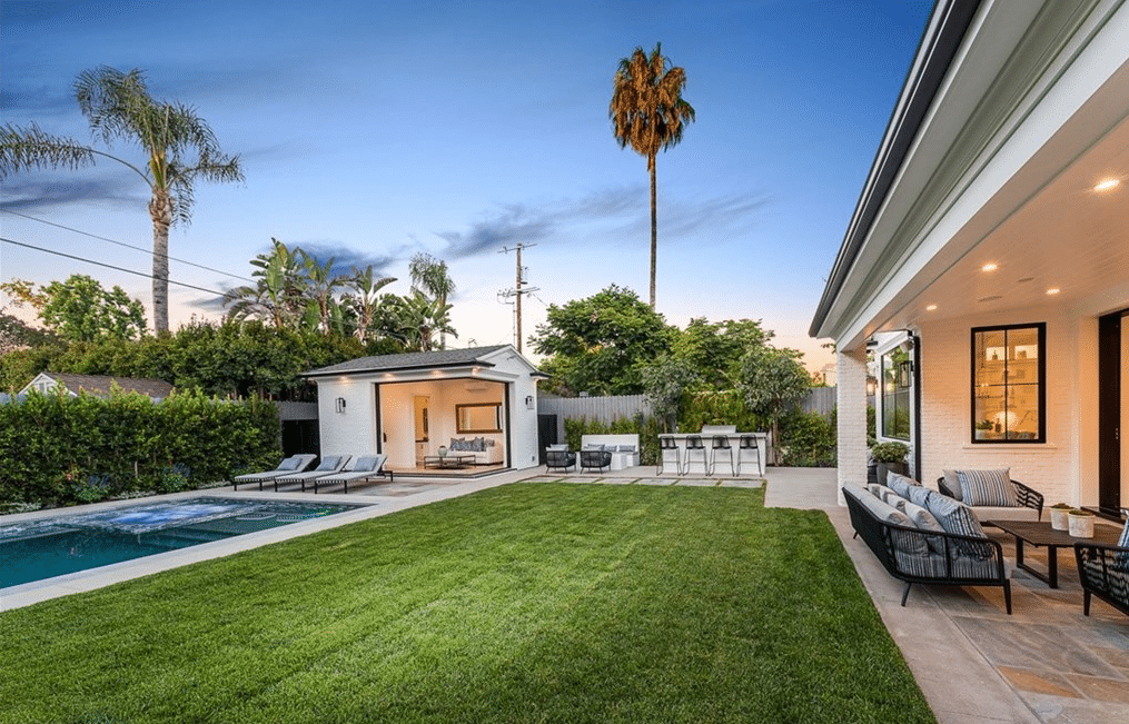 Synthetic grass General Contractor